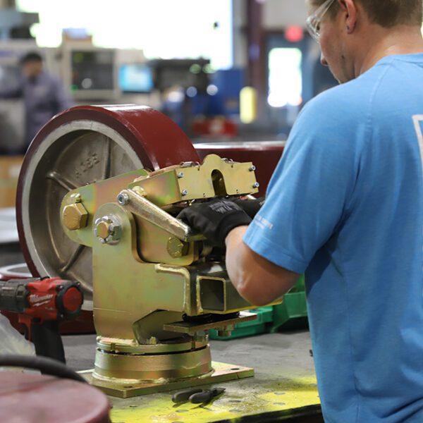 Kingpin vs. Kingpinless Swivel Caster